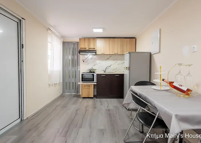 κτήμα Mairy΄s House * Flogita